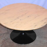 Round coffee table on tulip foot from the 70s