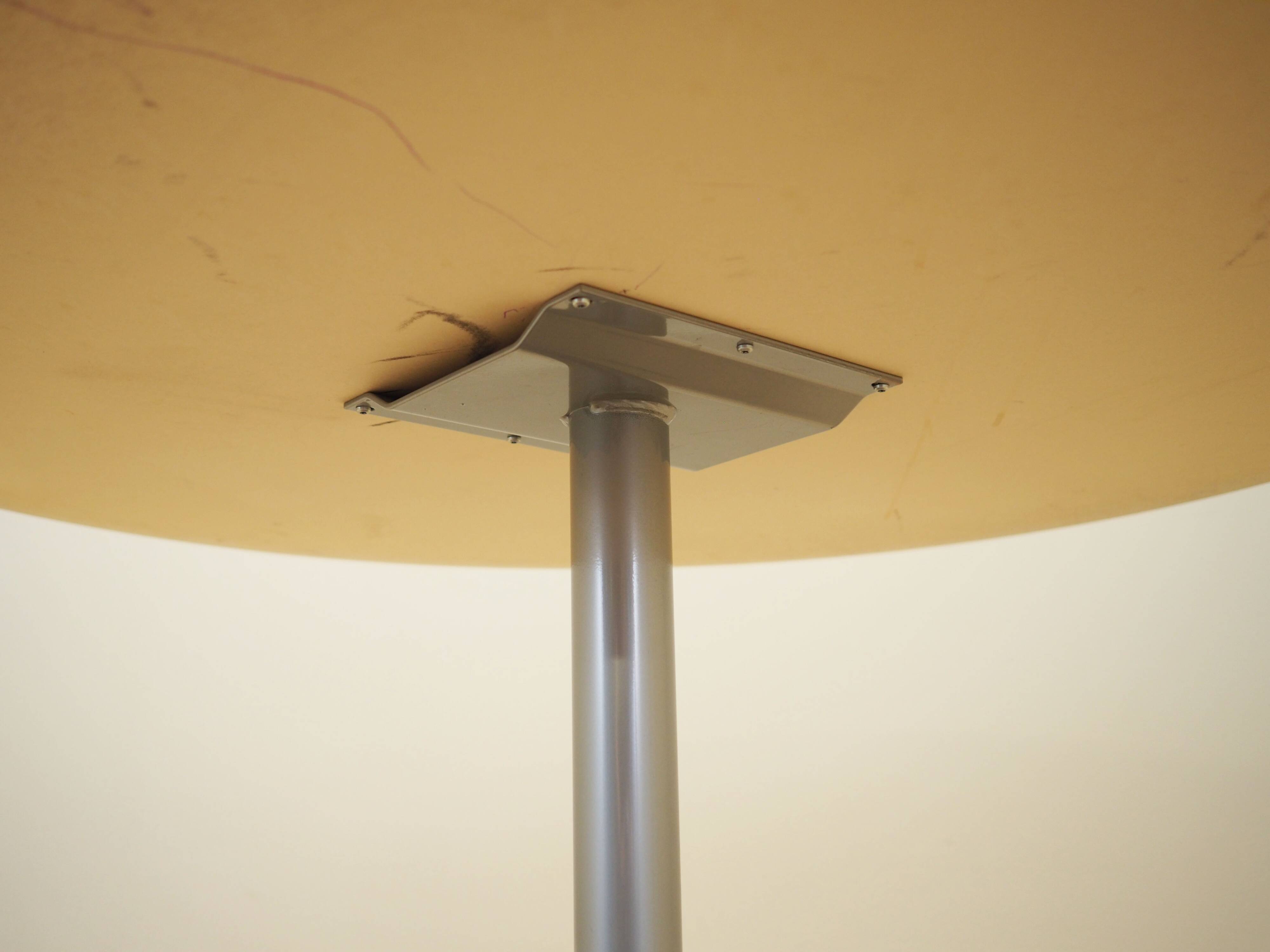 Round table, Danish design, 1990s, production: Denmark