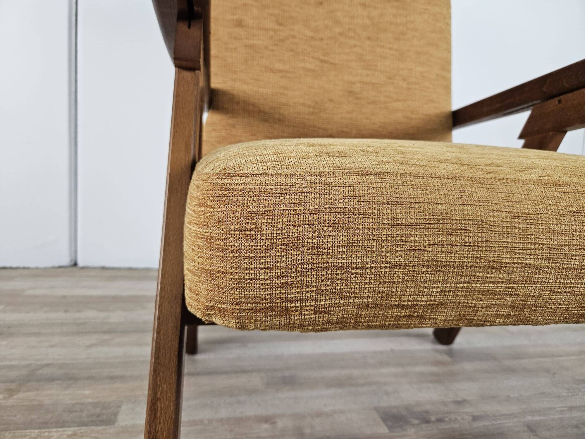 Fauteuil inclinable en bois et tissu des années 70