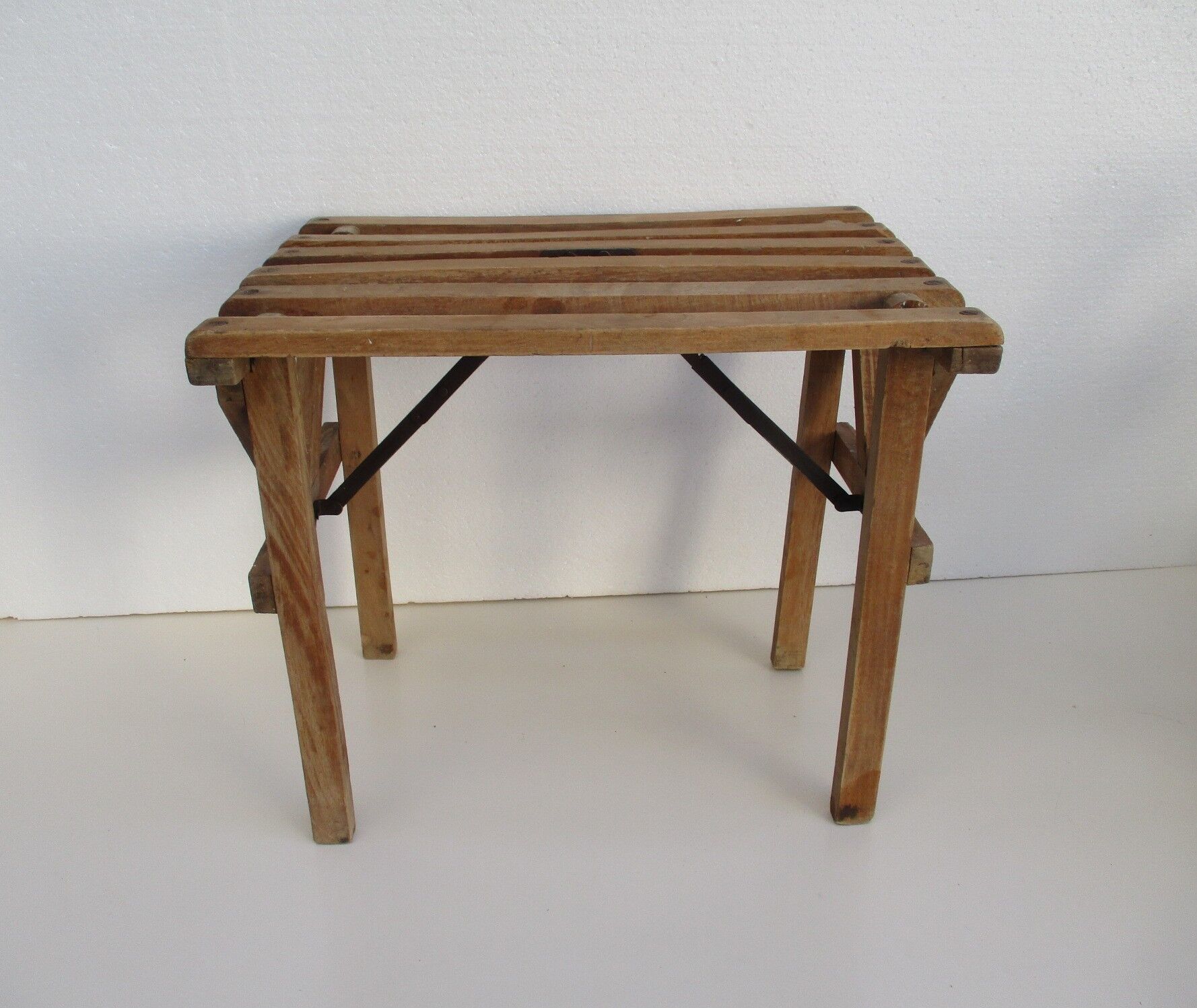 Siège pliant ancien en bois