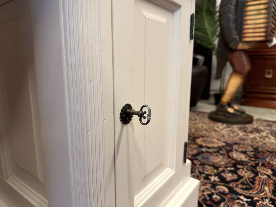 Classic English White Chesterfield Desk