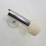 Applique murale spot orientable en métal chromé et laqué blanc. Année 70