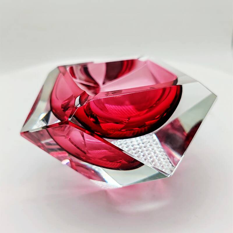 Cendrier ou vide-poches rose des années 1960 en verre de Murano.