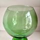 Vase boule en verre vert