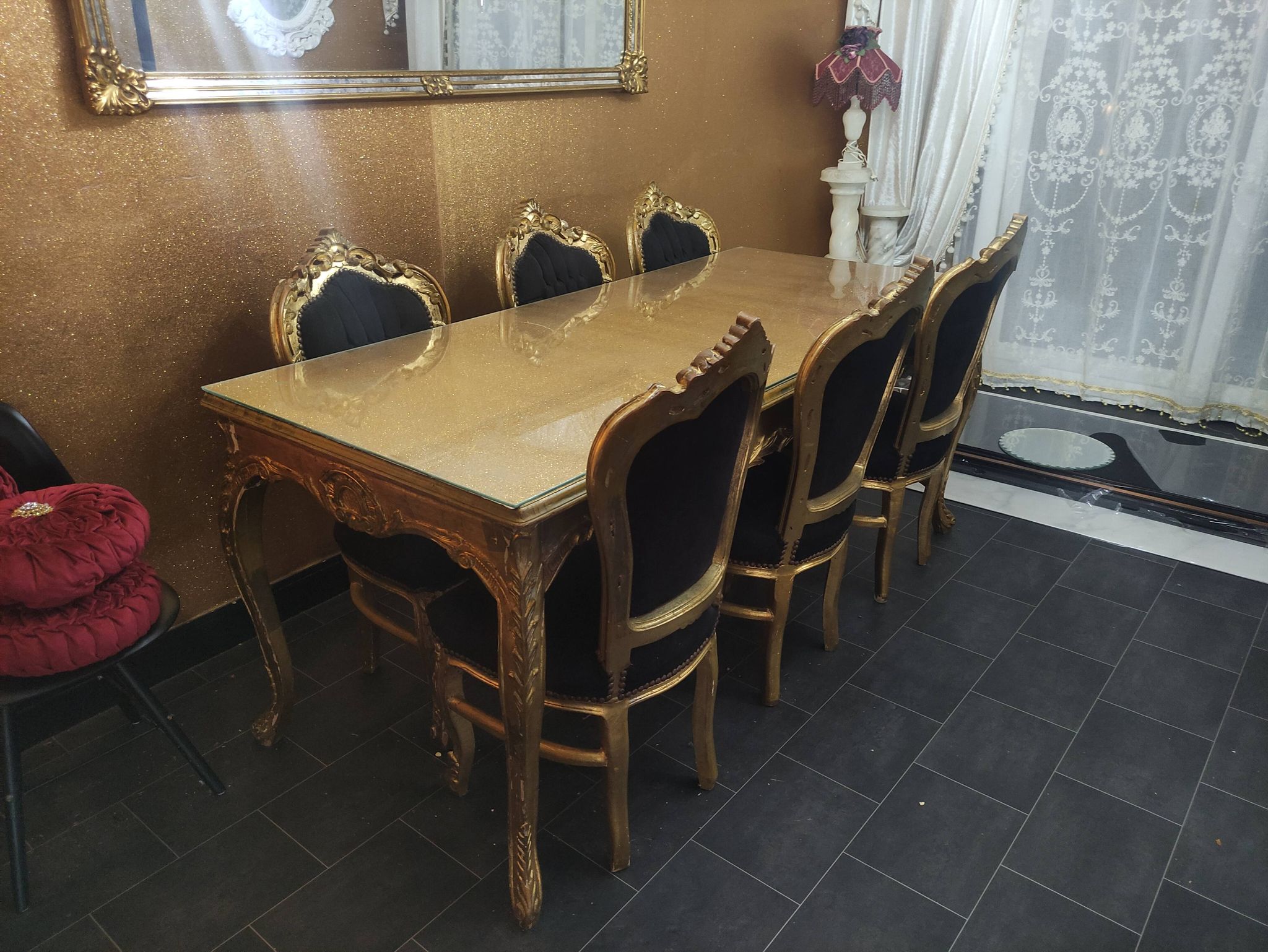 Table + 6 baroque chairs