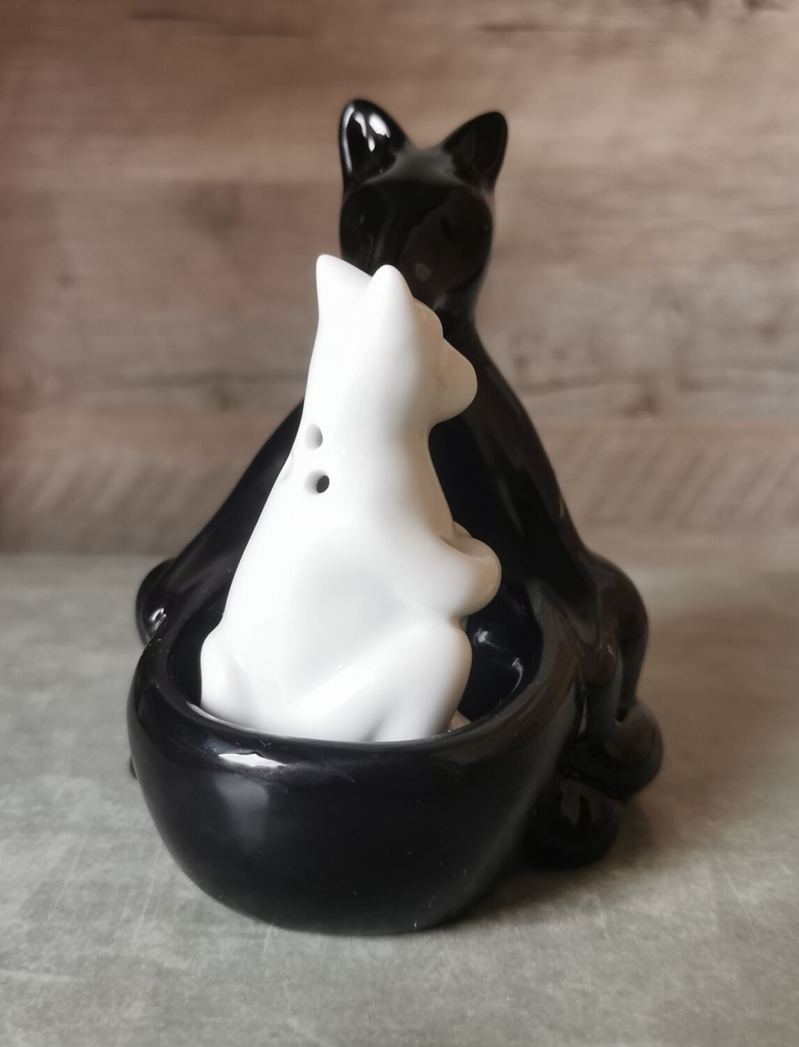 Pepper shaker kangaroo ceramic