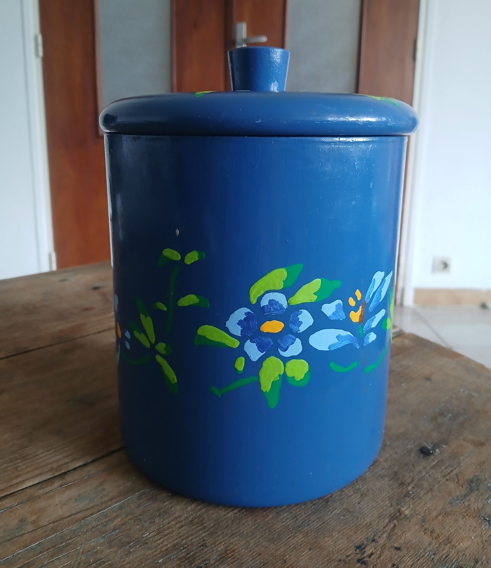 Wooden ice bucket