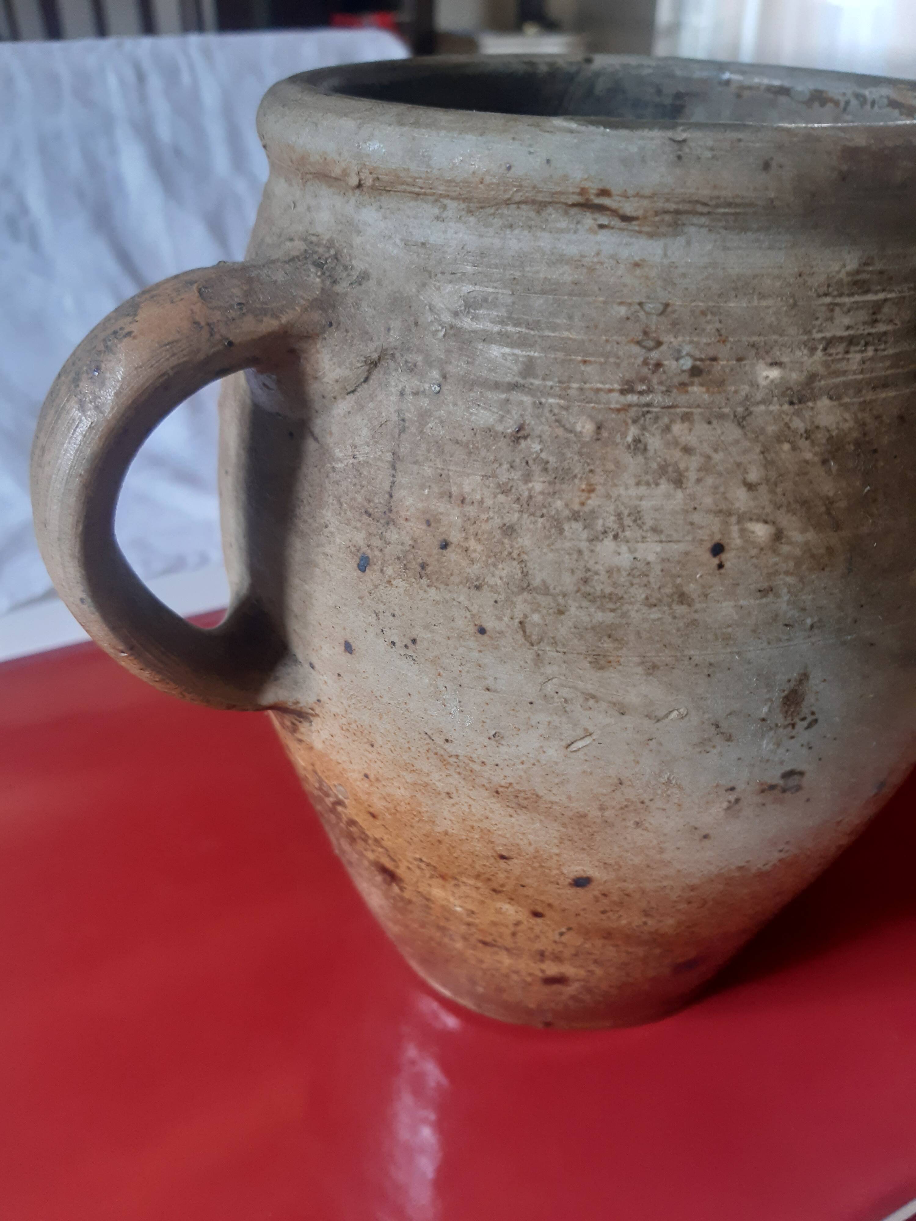 Vase with two handles in terracotta numbered "7"