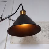 Articulated desk lamp clamp