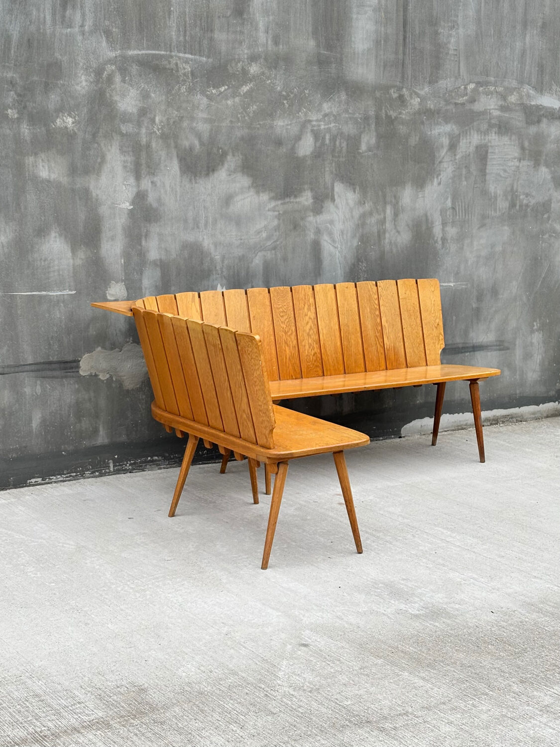 Brutalist corner bench in oak – European design, 1960s/70s