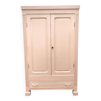 Armoire parisienne