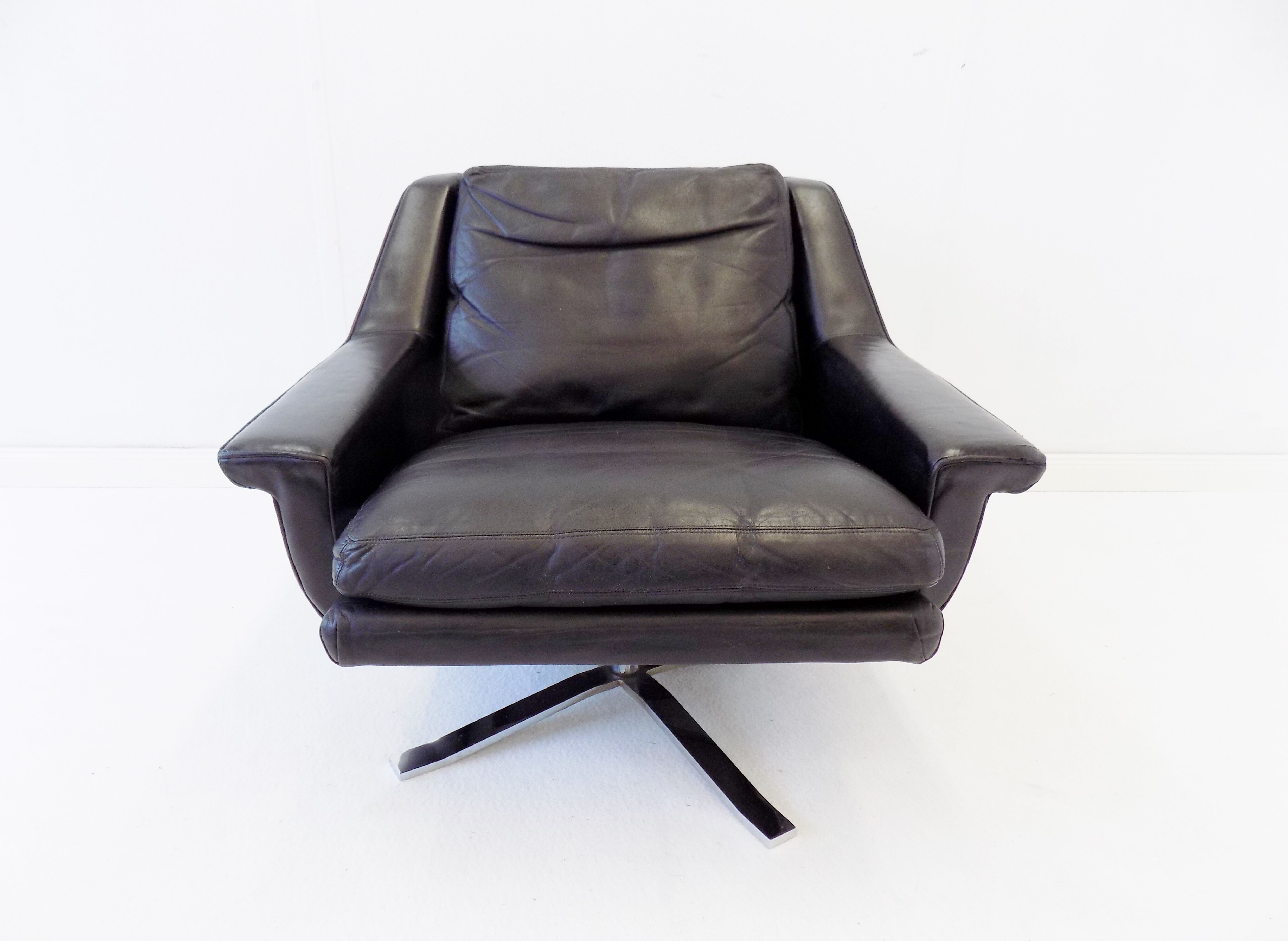 ESA model 802 pair of black leather lounge chairs by Werner Langenfeld