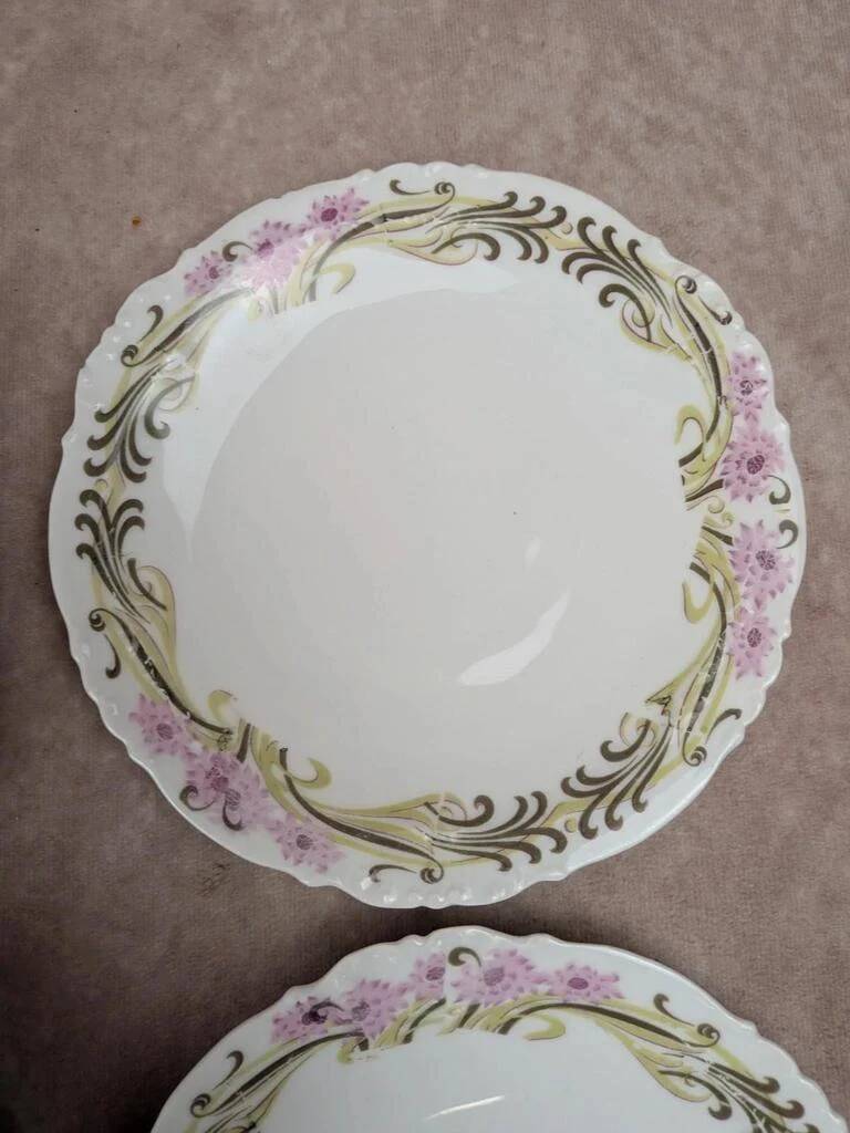 Set of 5 Limoges porcelain dessert plates in Art Nouveau style.