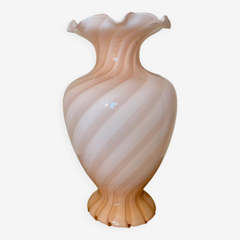 Grand vase italien vintage en verre de Murano rose tourbillonnant des années 70