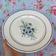 Plat ancien Badonviller modèle francine fleurs bleues et vertes au pochoir