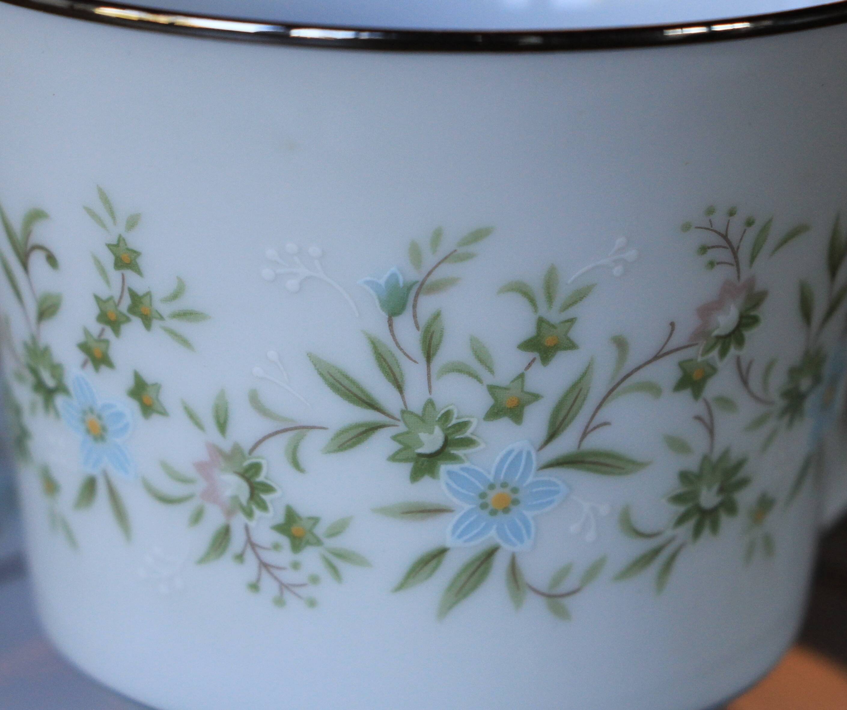 Noritake sugar bowl in fine porcelain from Japan