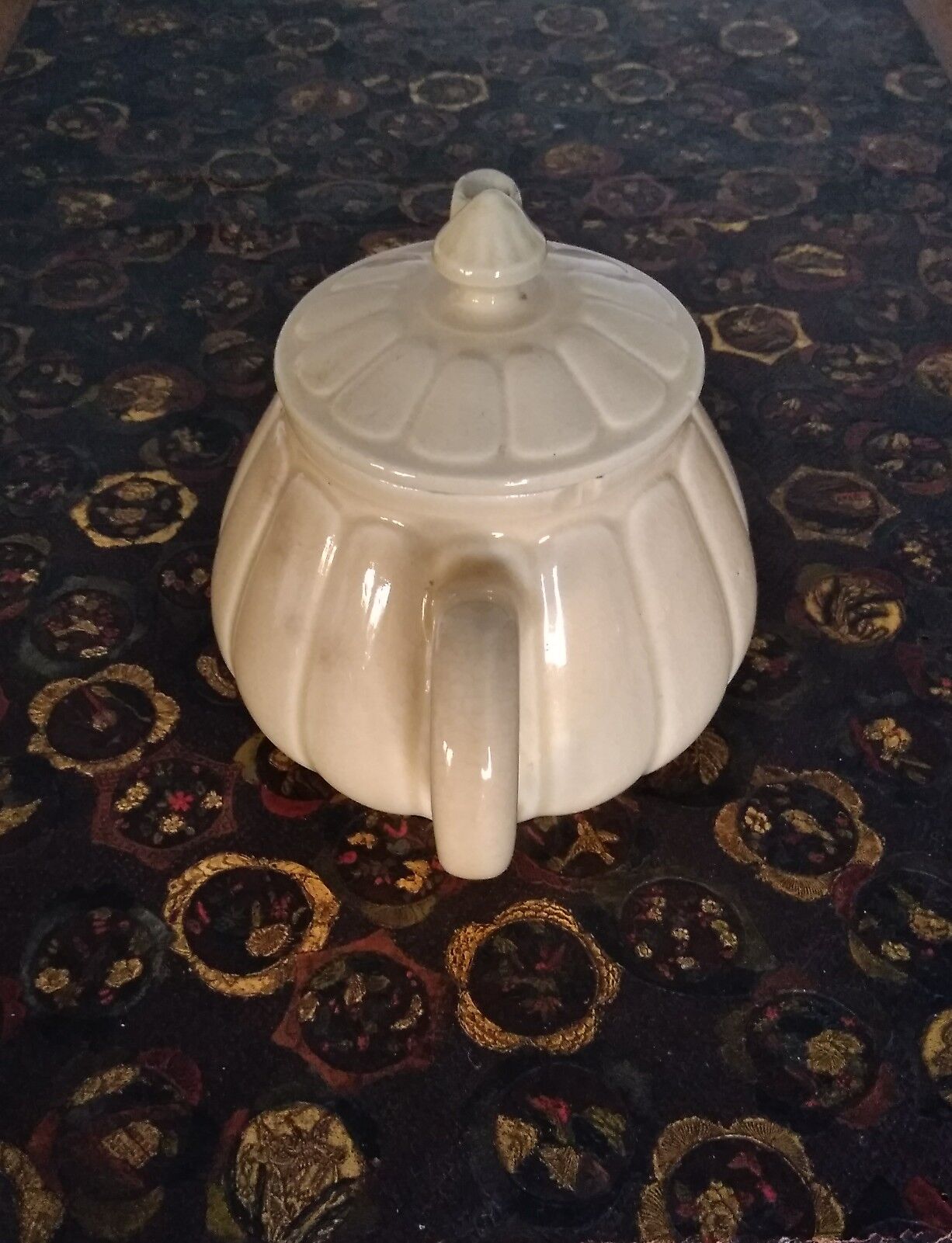 Cream-colored teapot