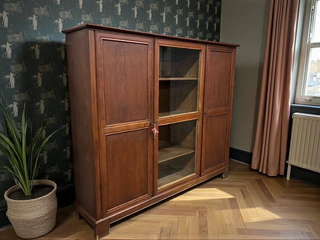 vintage wooden display cabinet XL / shelf / furniture