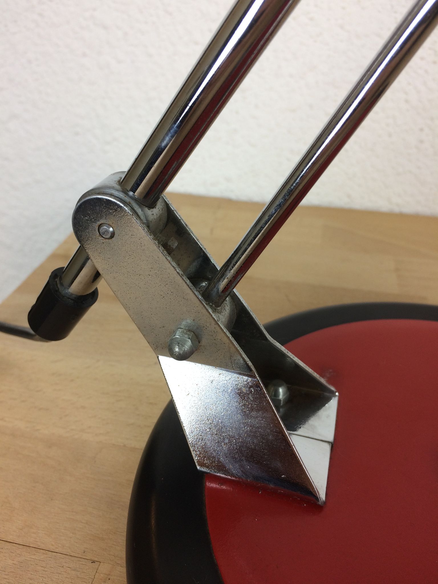 Lampe de bureau articulée Aluminor grand modèle, rouge