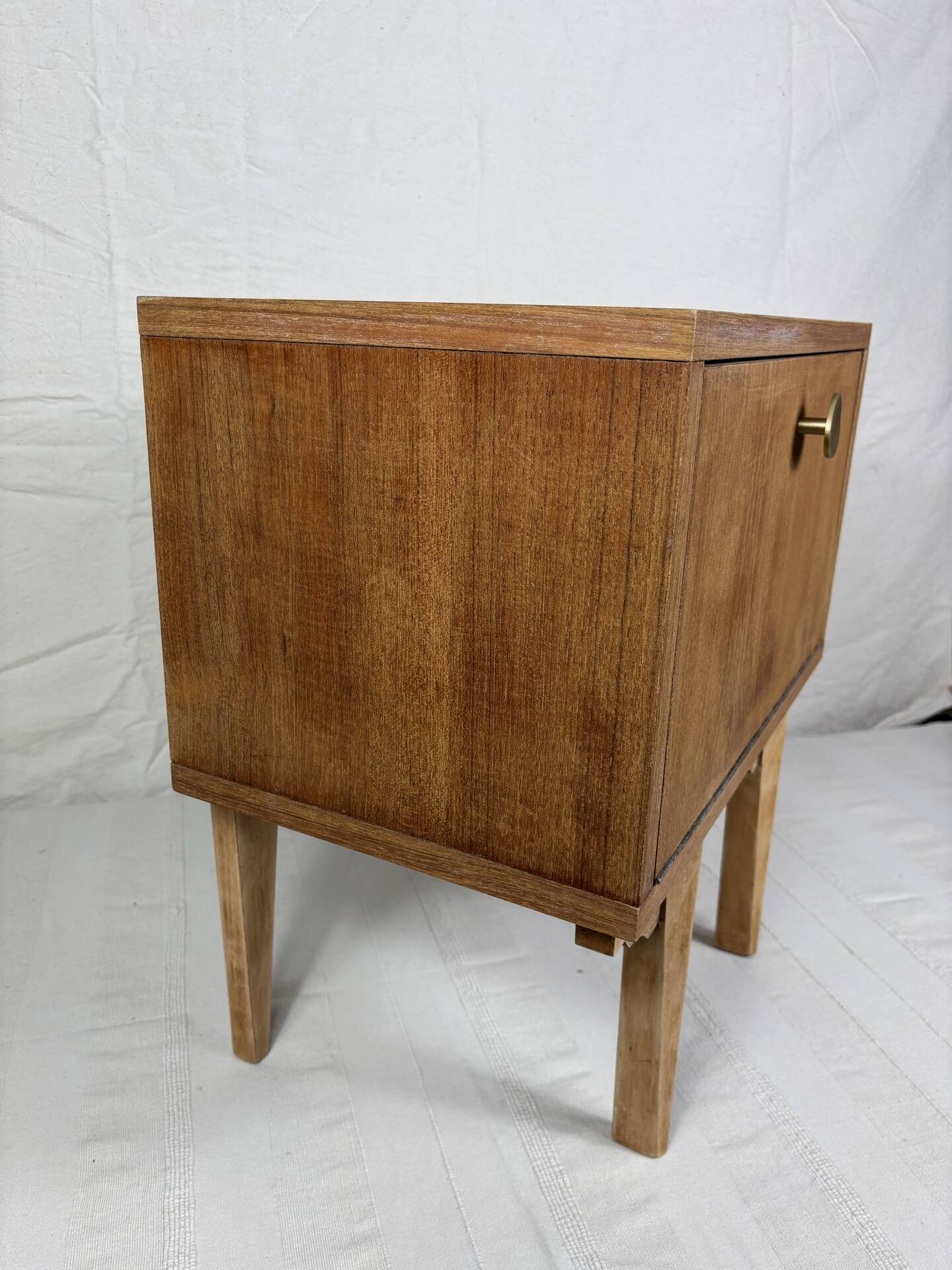 Table de chevet vintage en bois – Esprit années 50/60