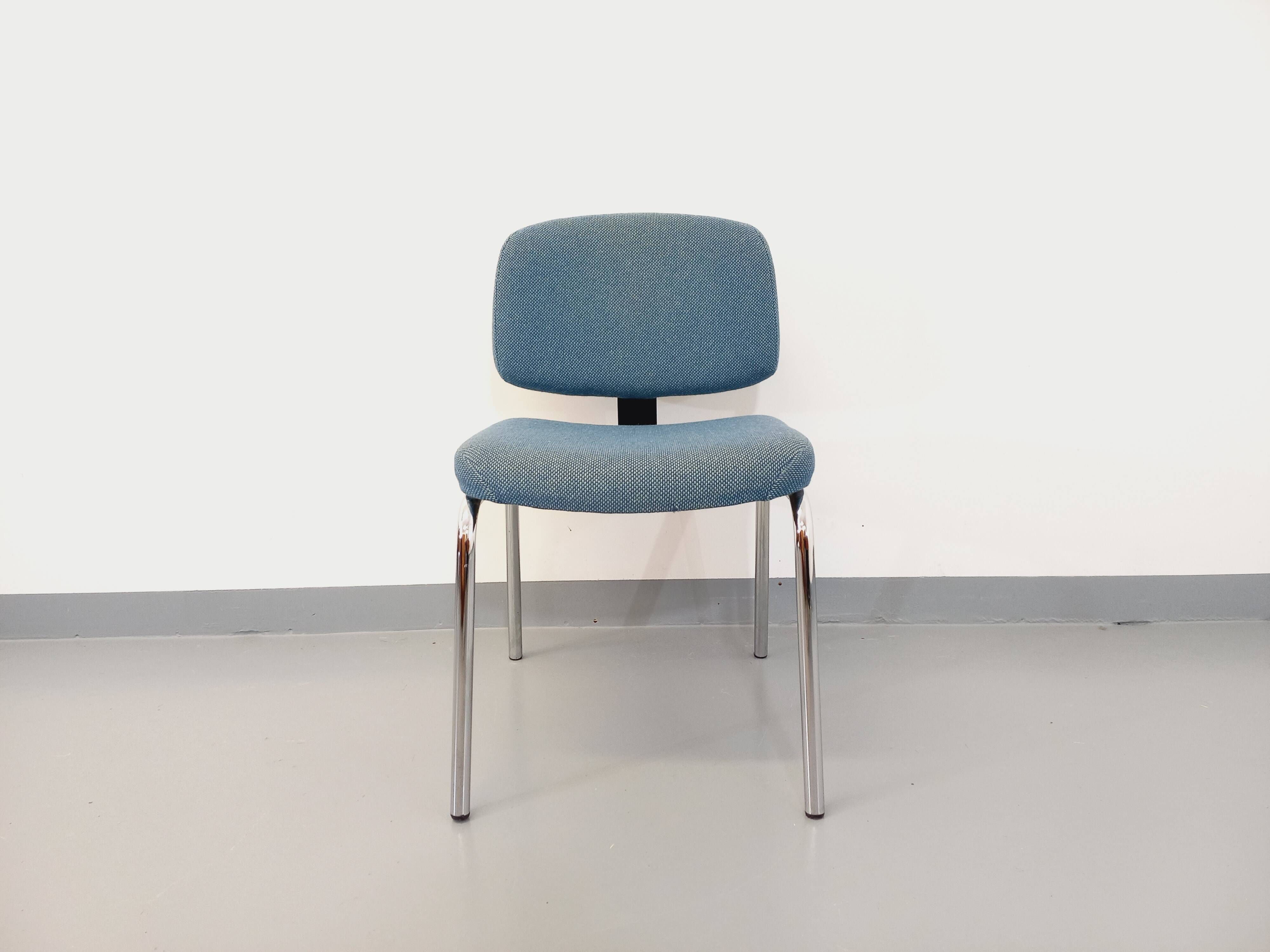 Vintage office chair in fabric and chrome from the 70s