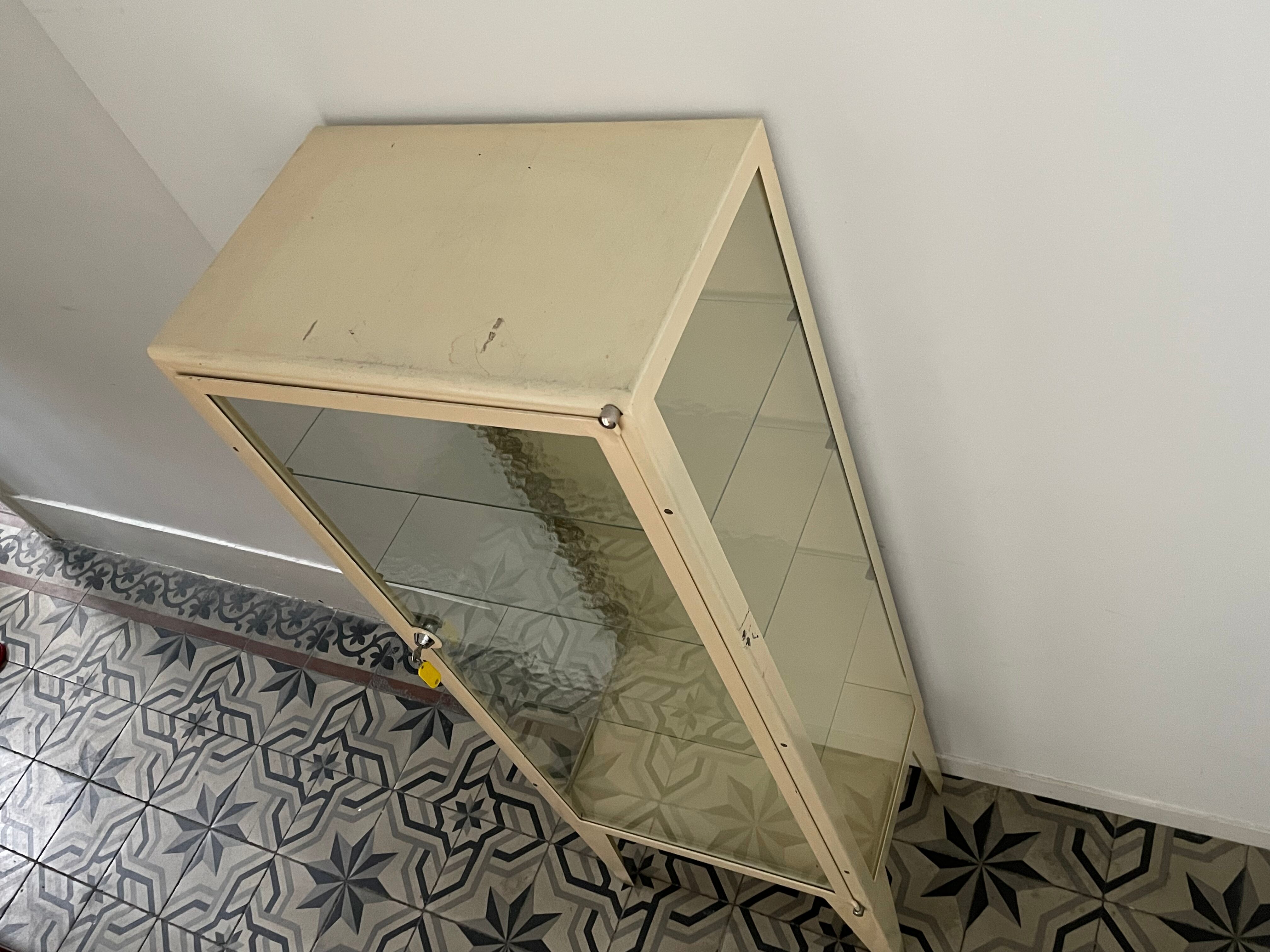 Former medical office showcase, circa 1950