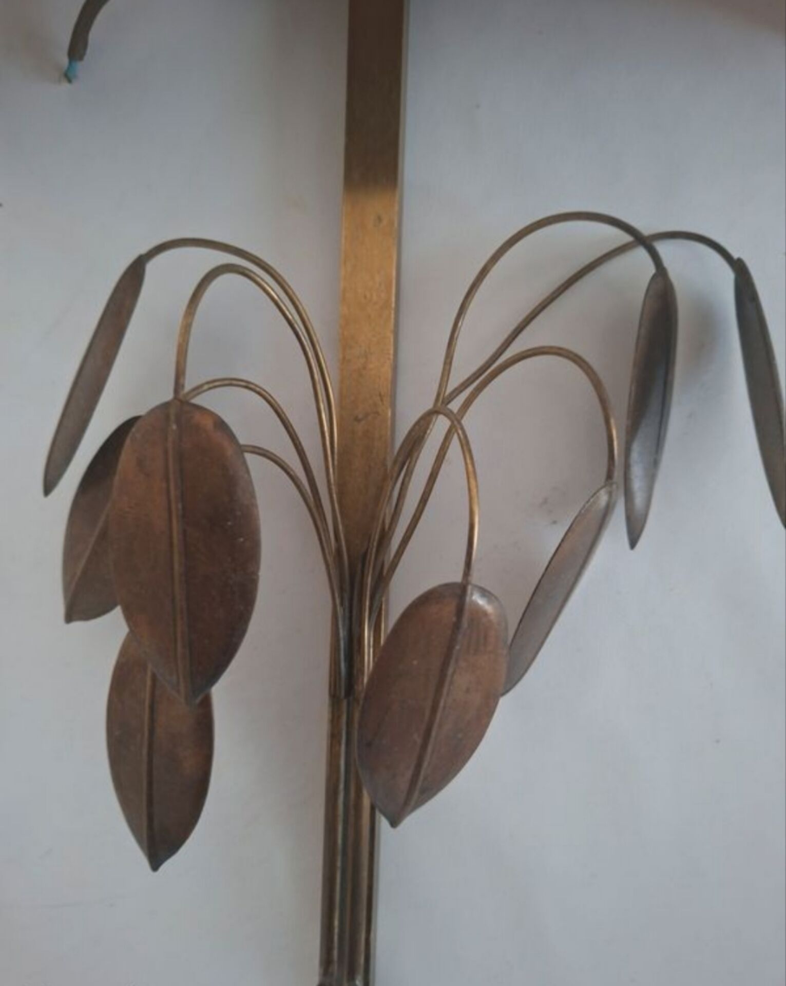 Vintage wall light Maison Charles – Brass leaves 1970s