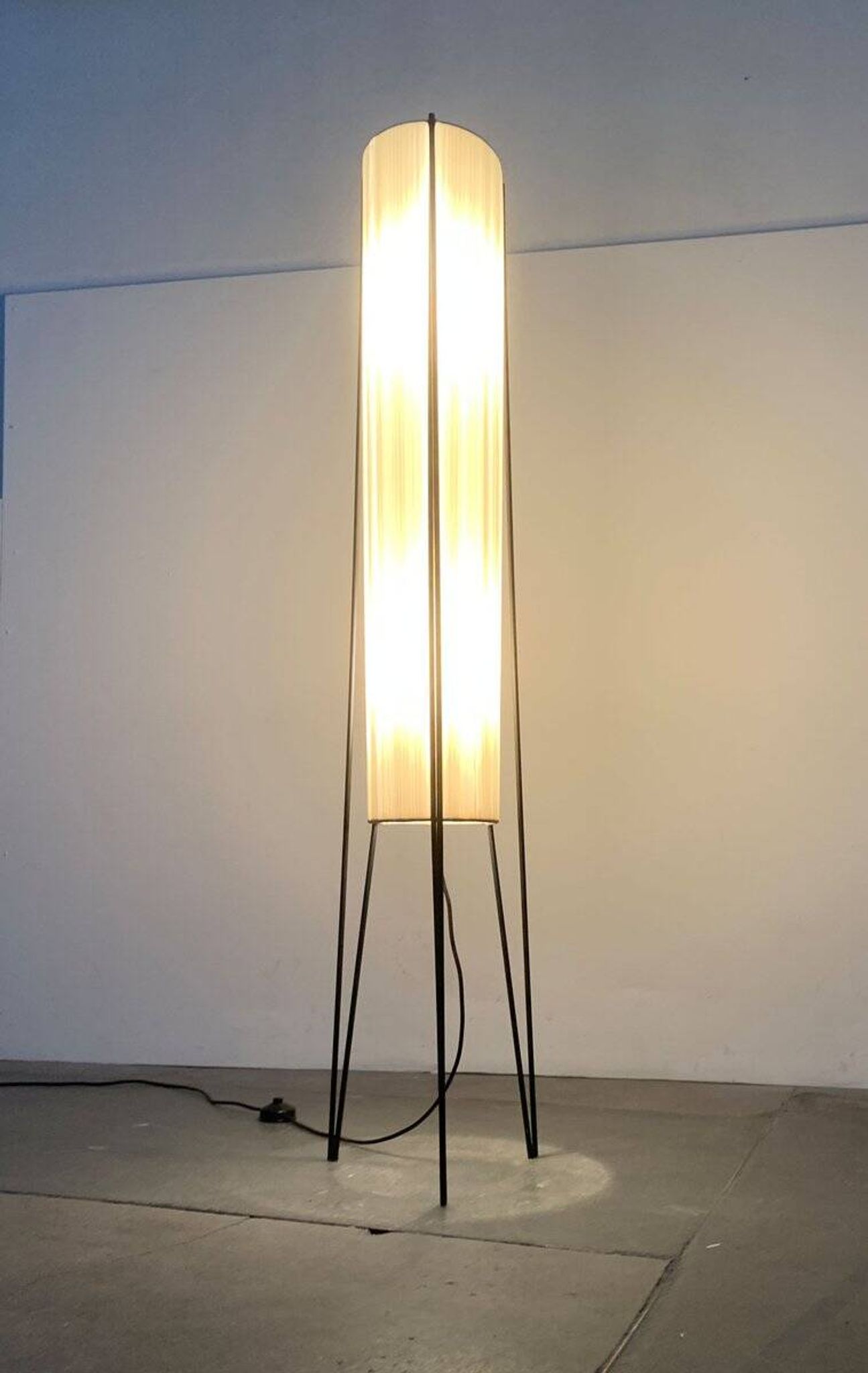 Mid-century German minimalist floor lamp by Hesse Leuchten, 1960s.