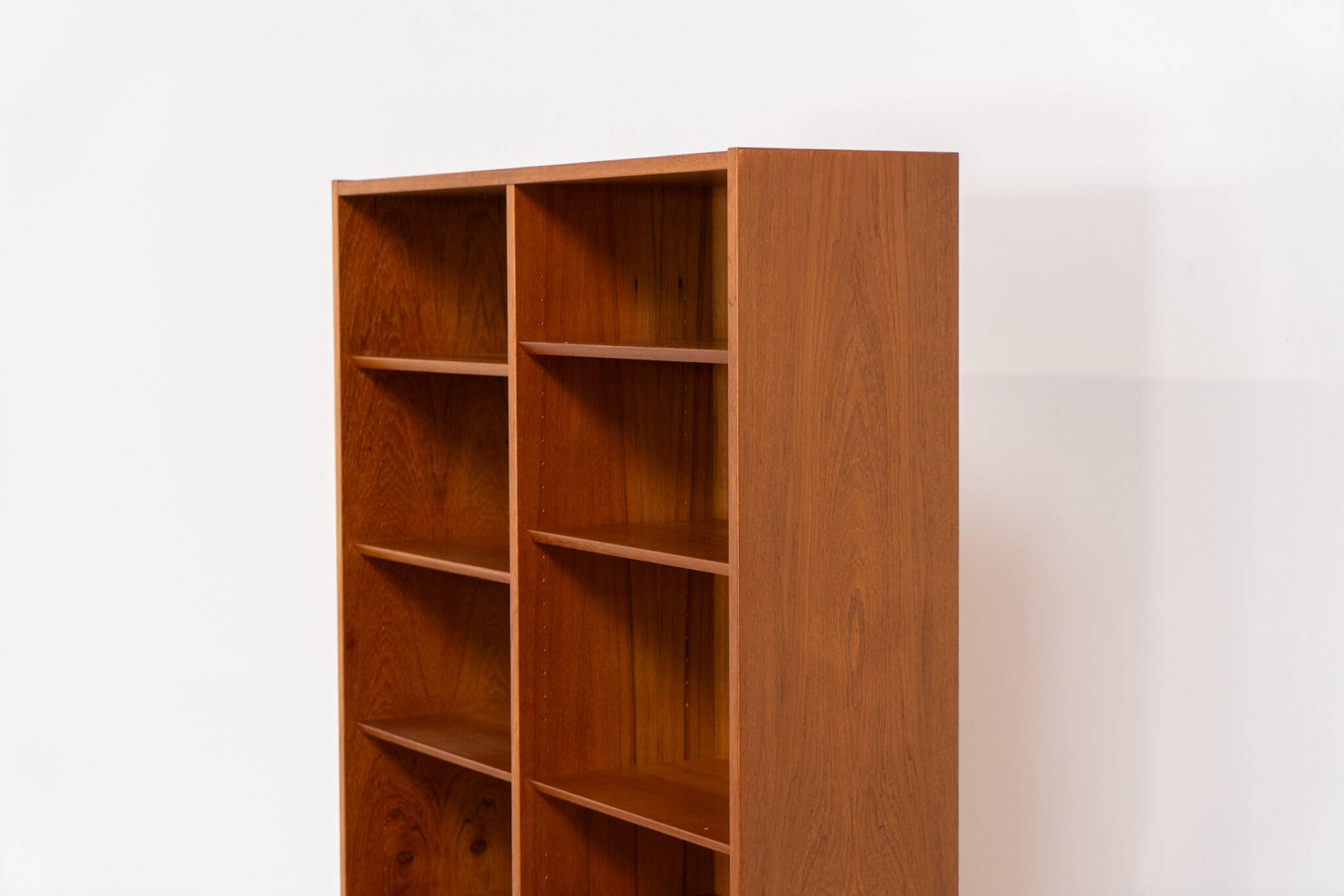 Bibliothèque du milieu du siècle par Poul Hundevad