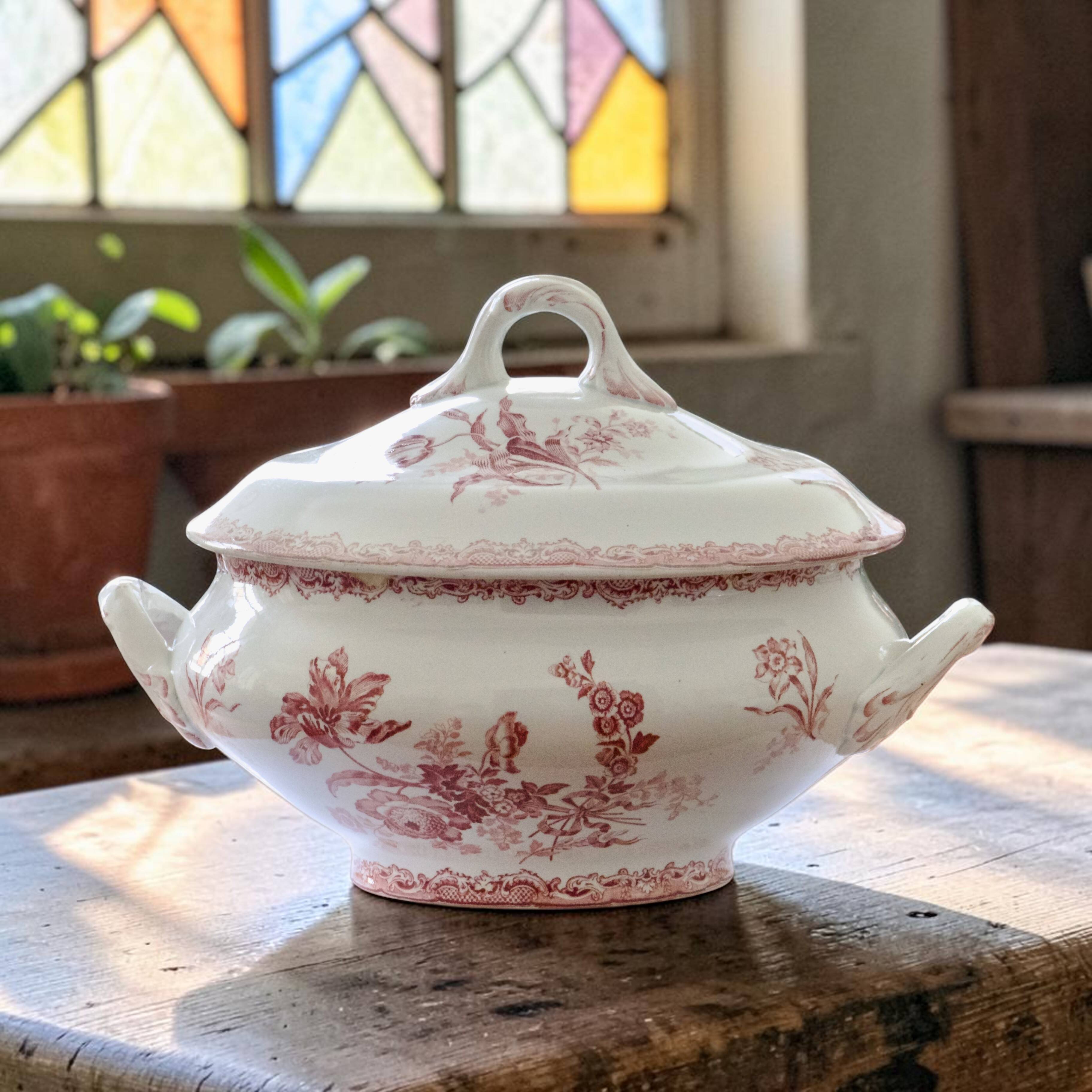 Large 19th-century ironstone soup tureen signed Sarreguemines Fontanges.