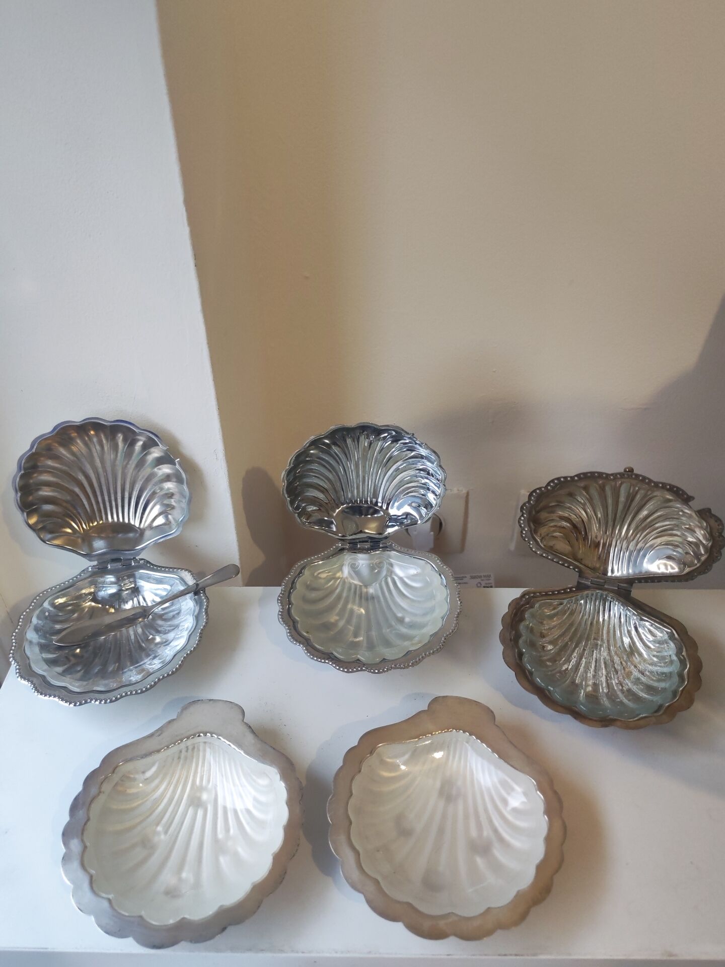 5 scallop butter dishes