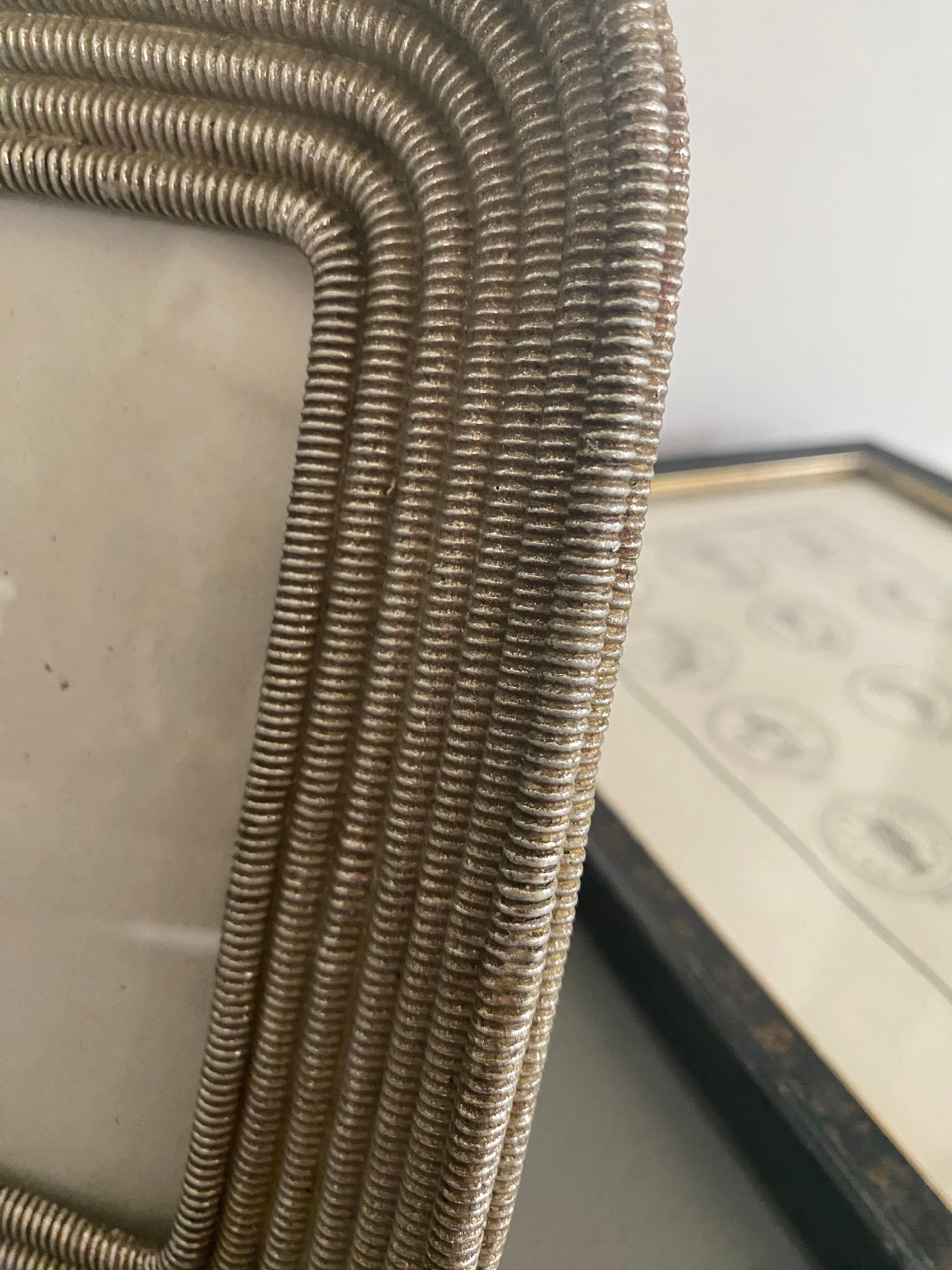 Metal pose photo frame