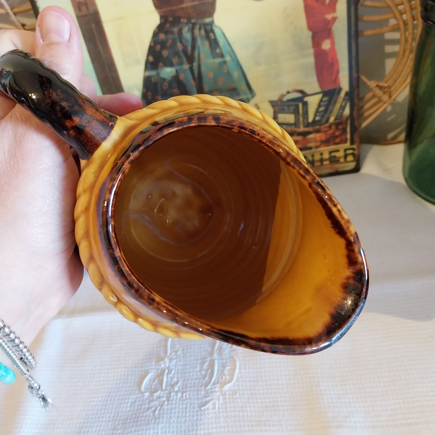 Old slipware jug Bandeau