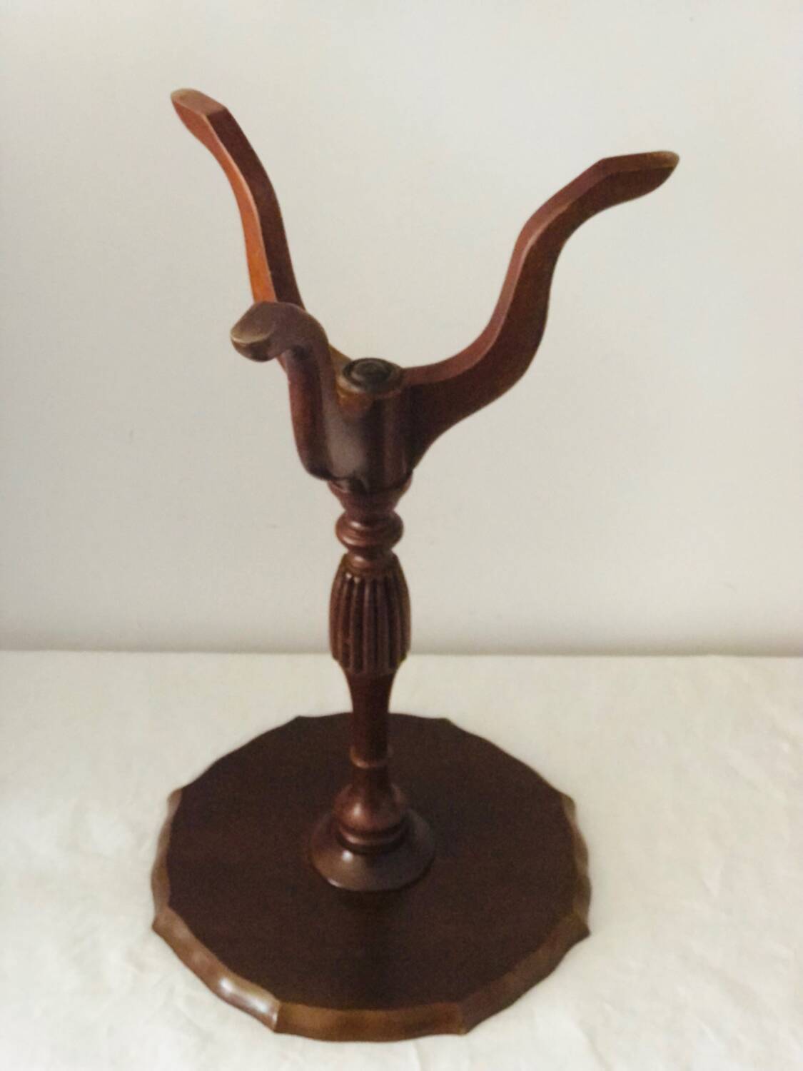 Tripod side table wine table in mahogany and vintage leather