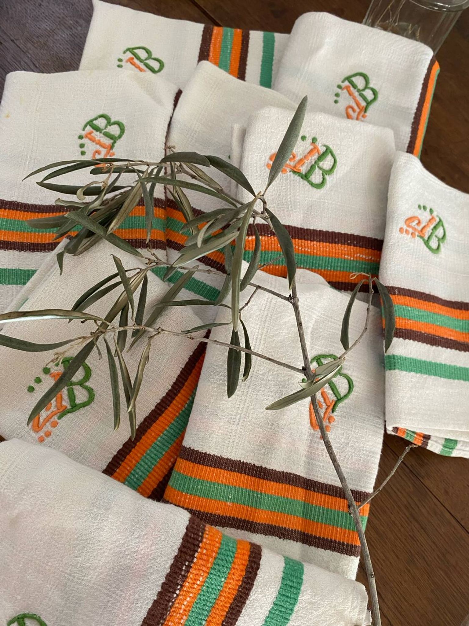 8 serviettes de table vintage liteaux oranges et verts monogramme JB