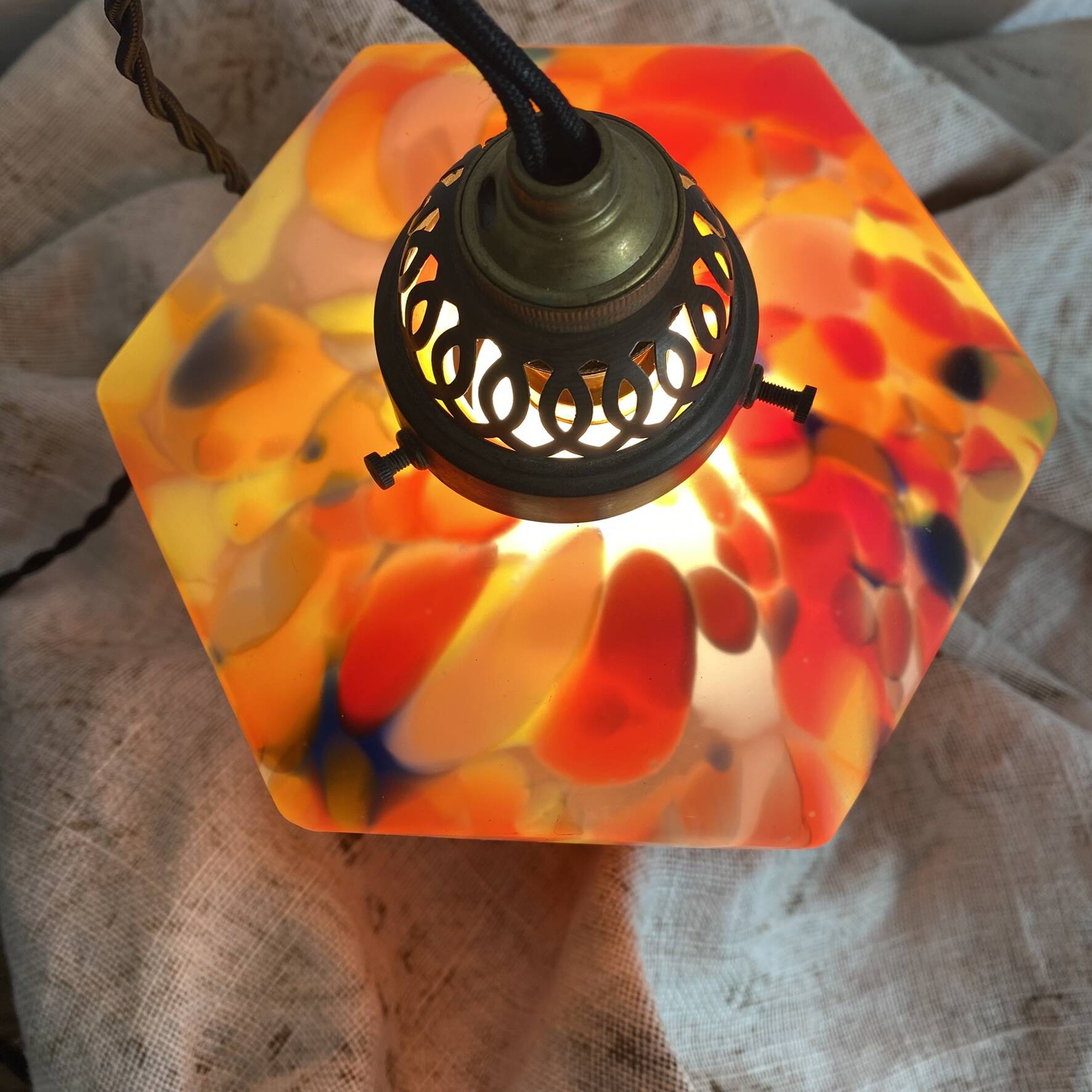 Retro suspension lampshade in speckled glass