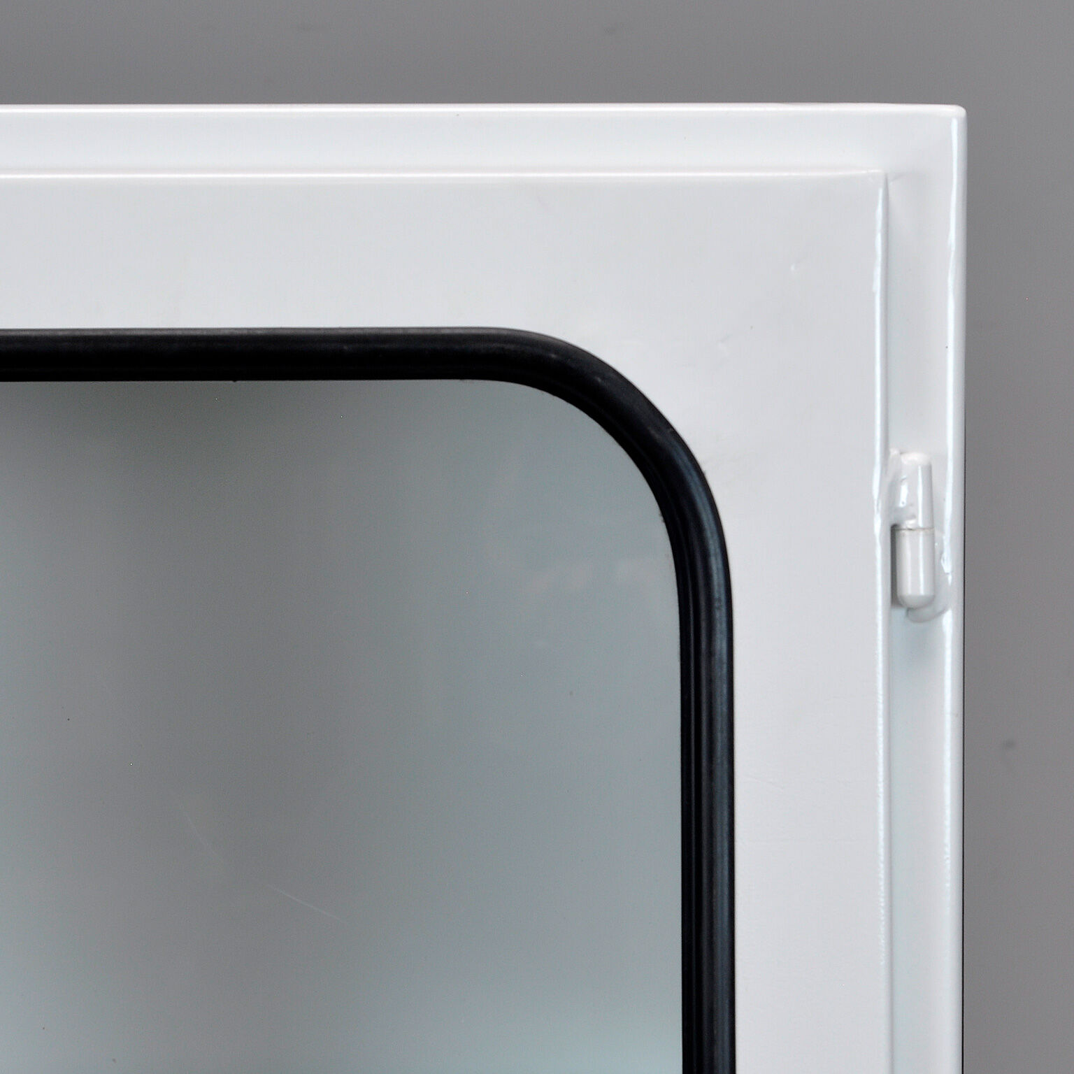 Armoire médicale en verre et fer vintage restaurée, années 1970