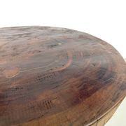 Table basse brutaliste en teck massif, slab monolithique, piètement tripode