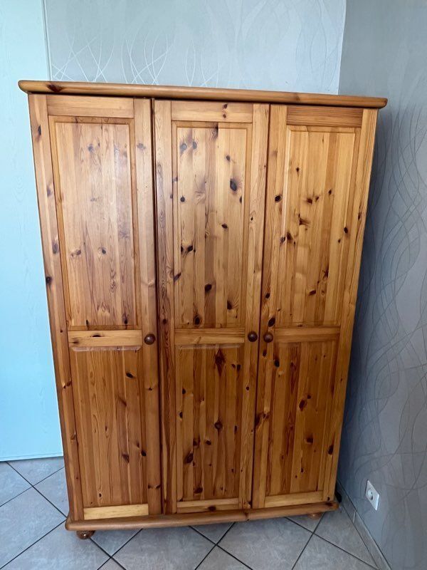 3-door wardrobe in solid pine (130x60x200 cm)