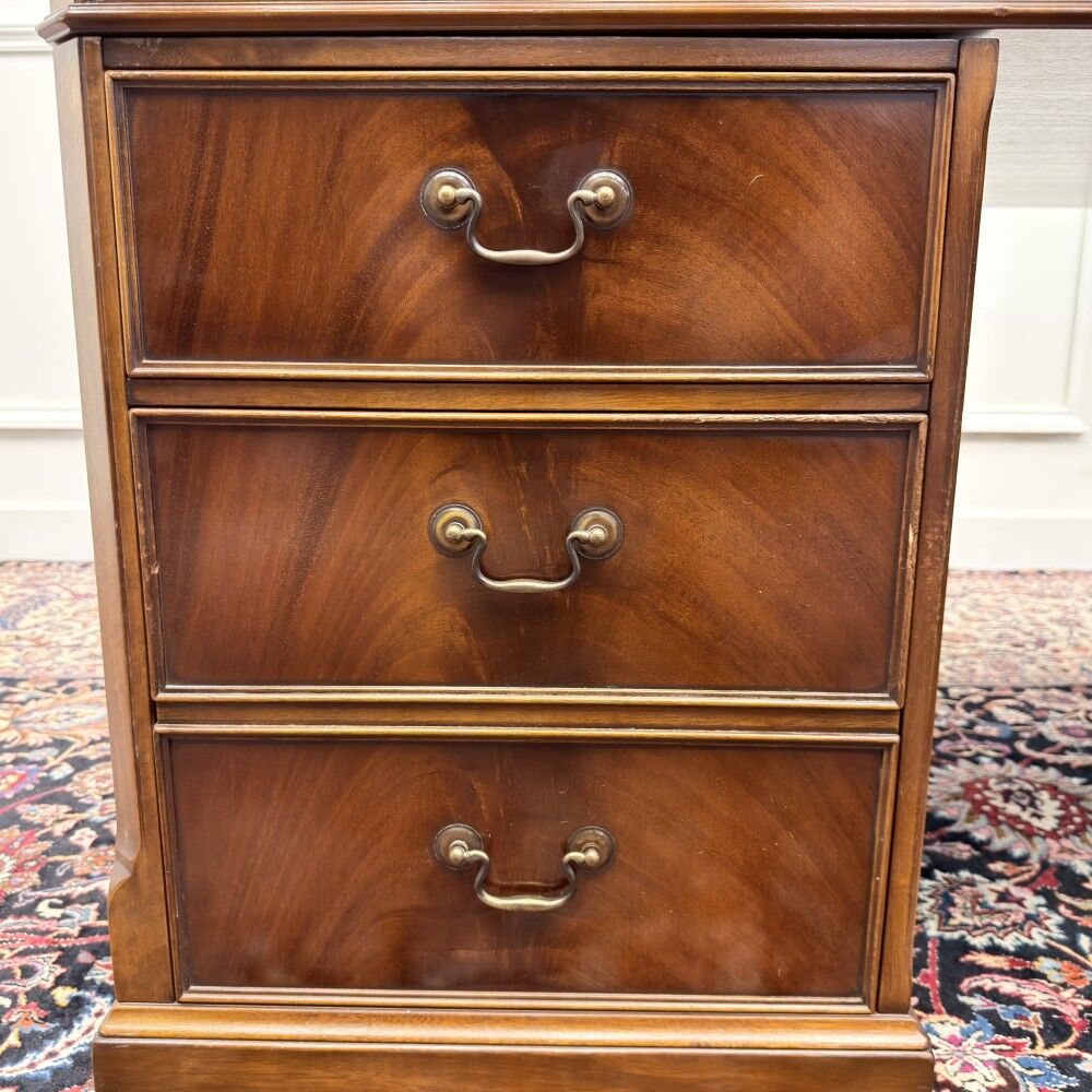 Classic English Heldense Desk