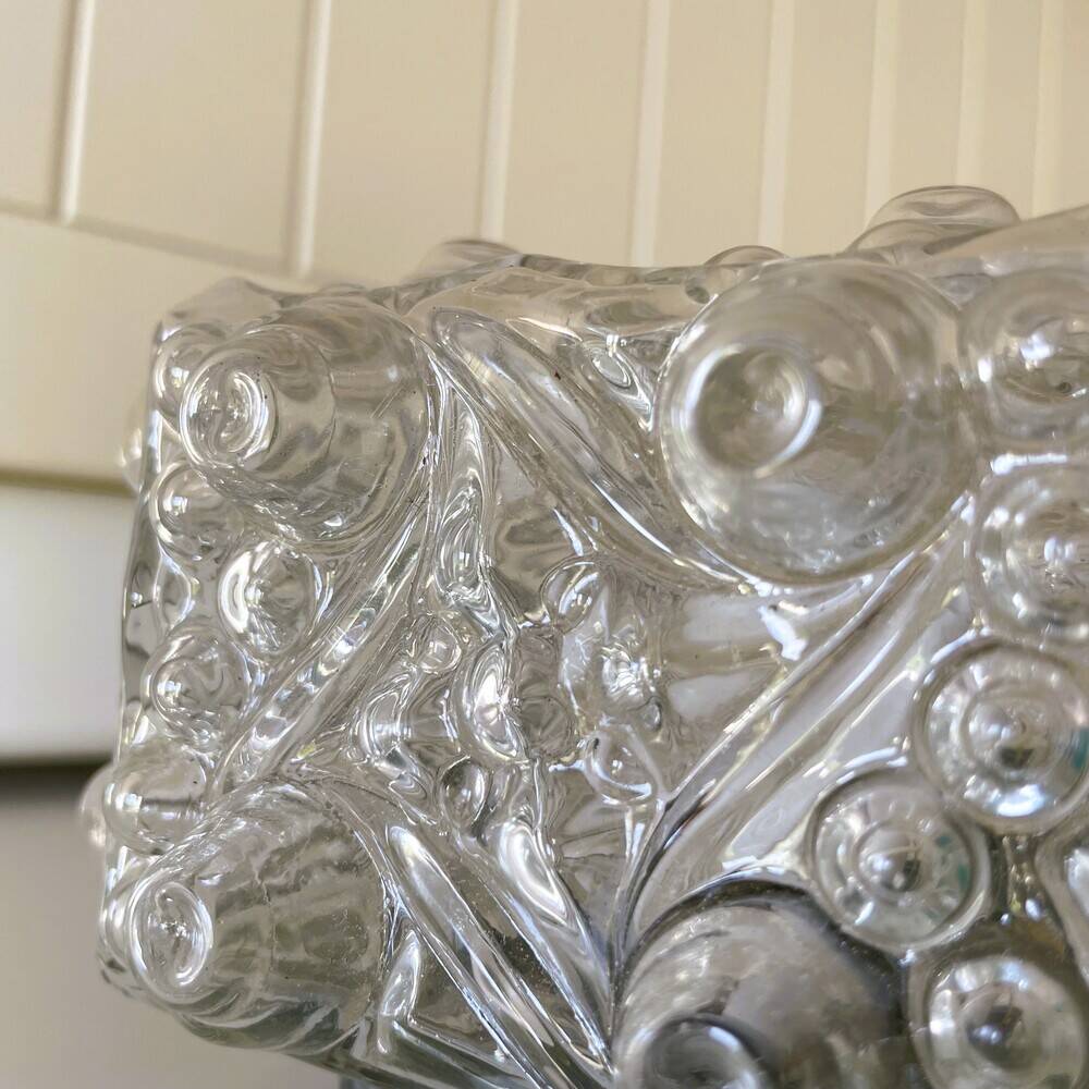 Plafonnier ou applique en verre rectangulaire.