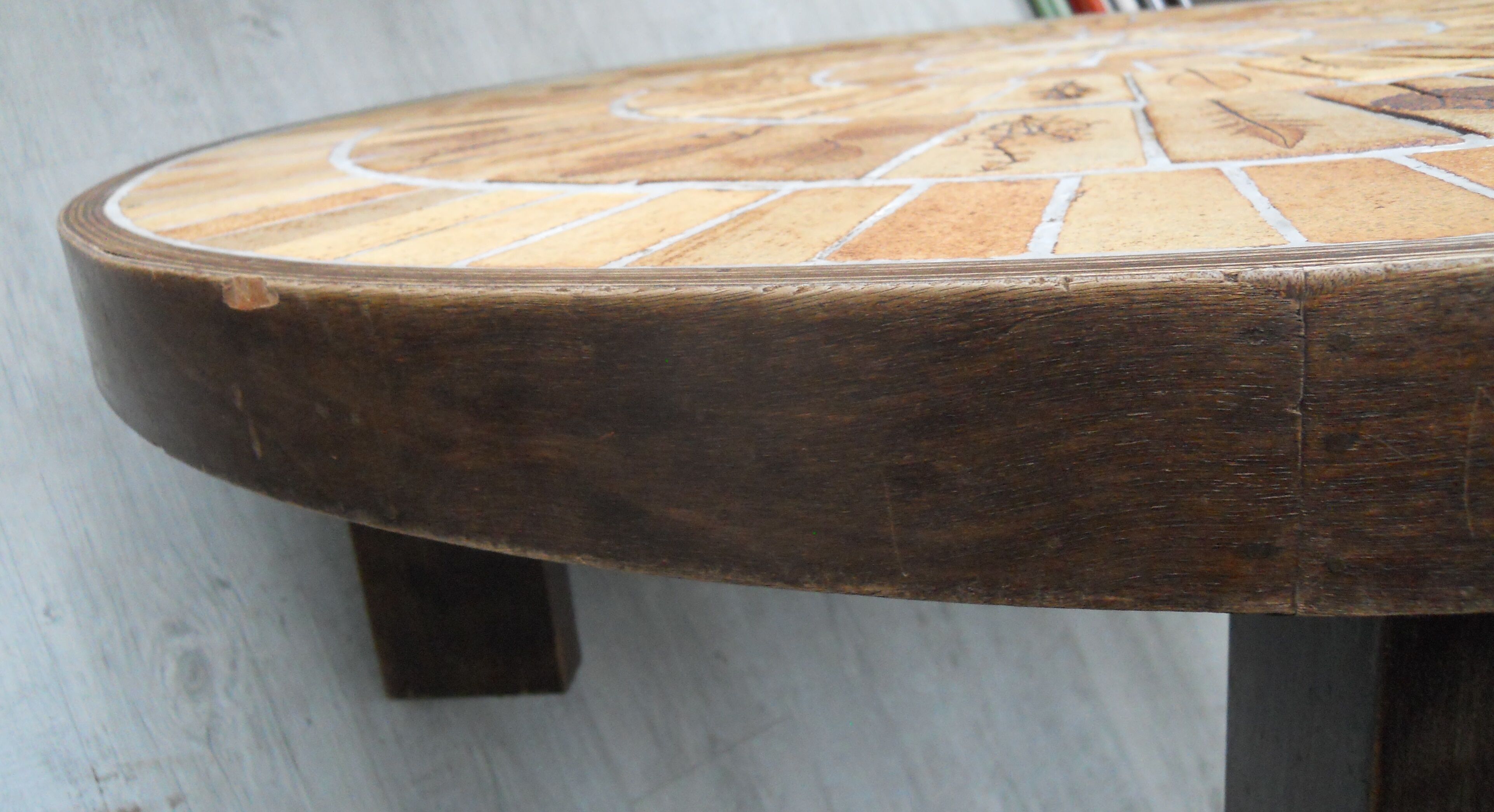 Round coffee table signed capron