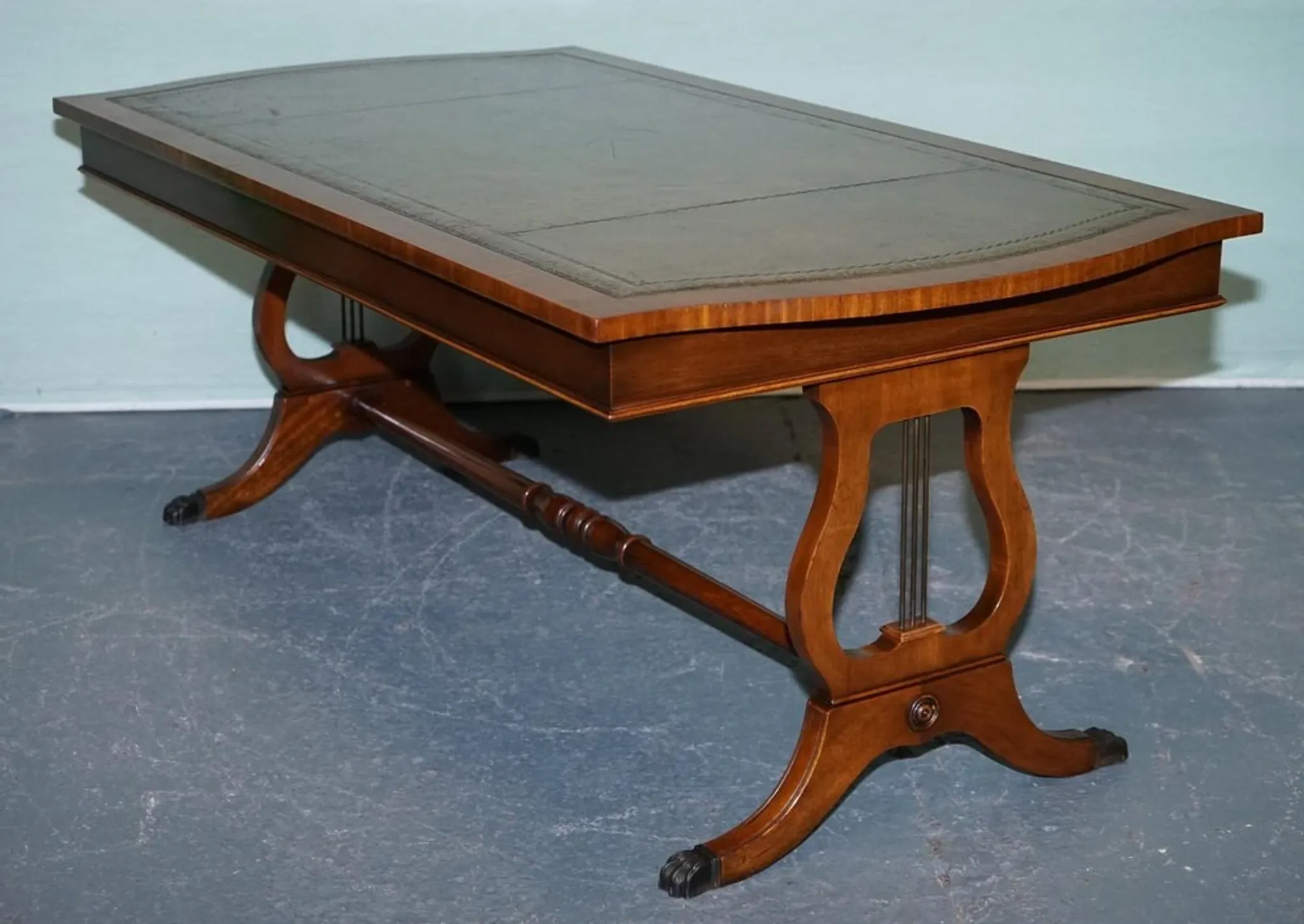 Grande Table Basse Vintage en Cuir Vert Chasseur