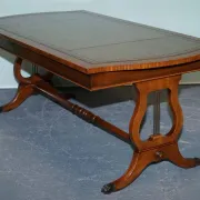 Grande Table Basse Vintage en Cuir Vert Chasseur