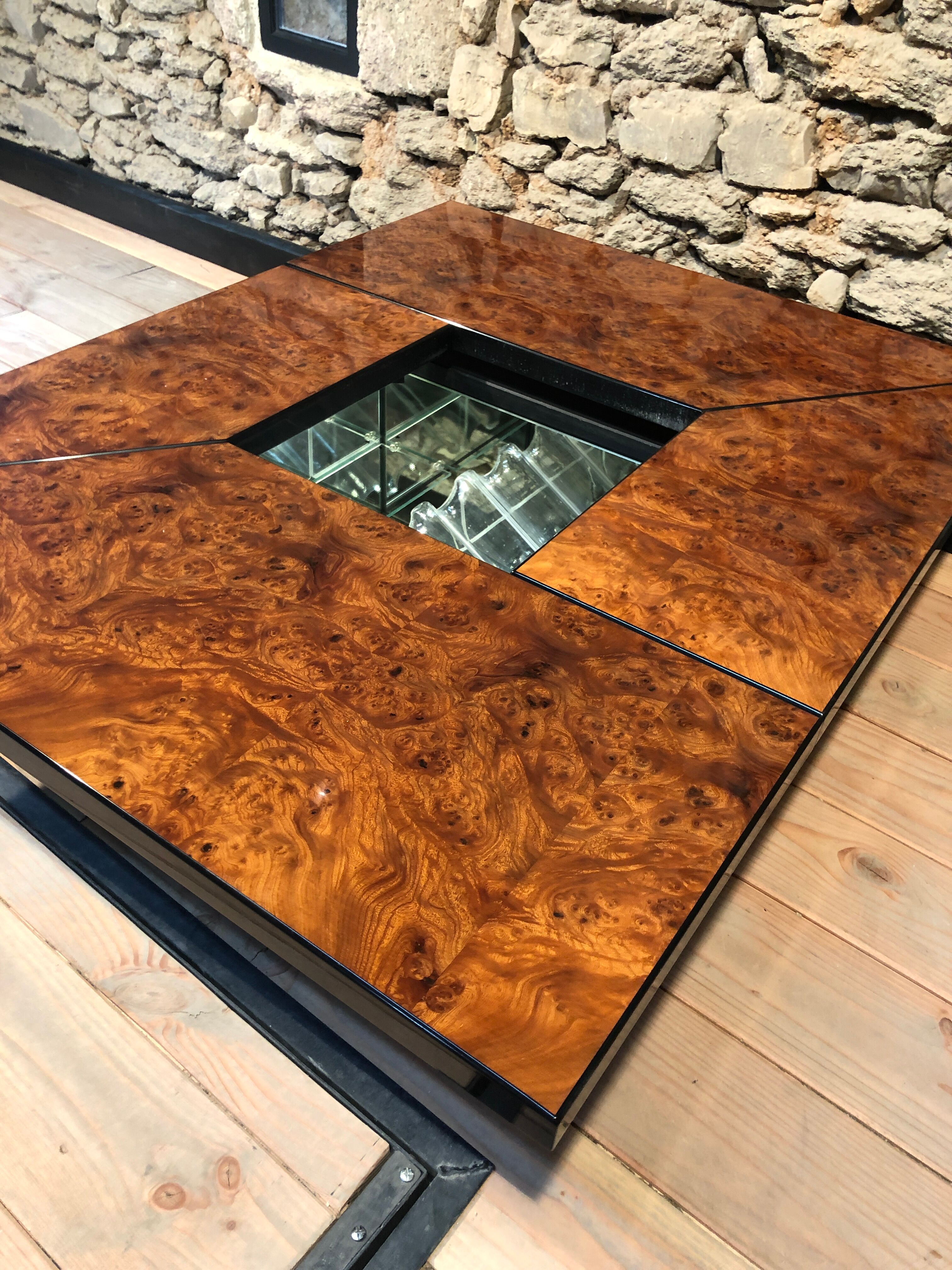 Table basse bar cocktail caché en loupe d'orme de Paul Michel, 1970 Roche Bobois
