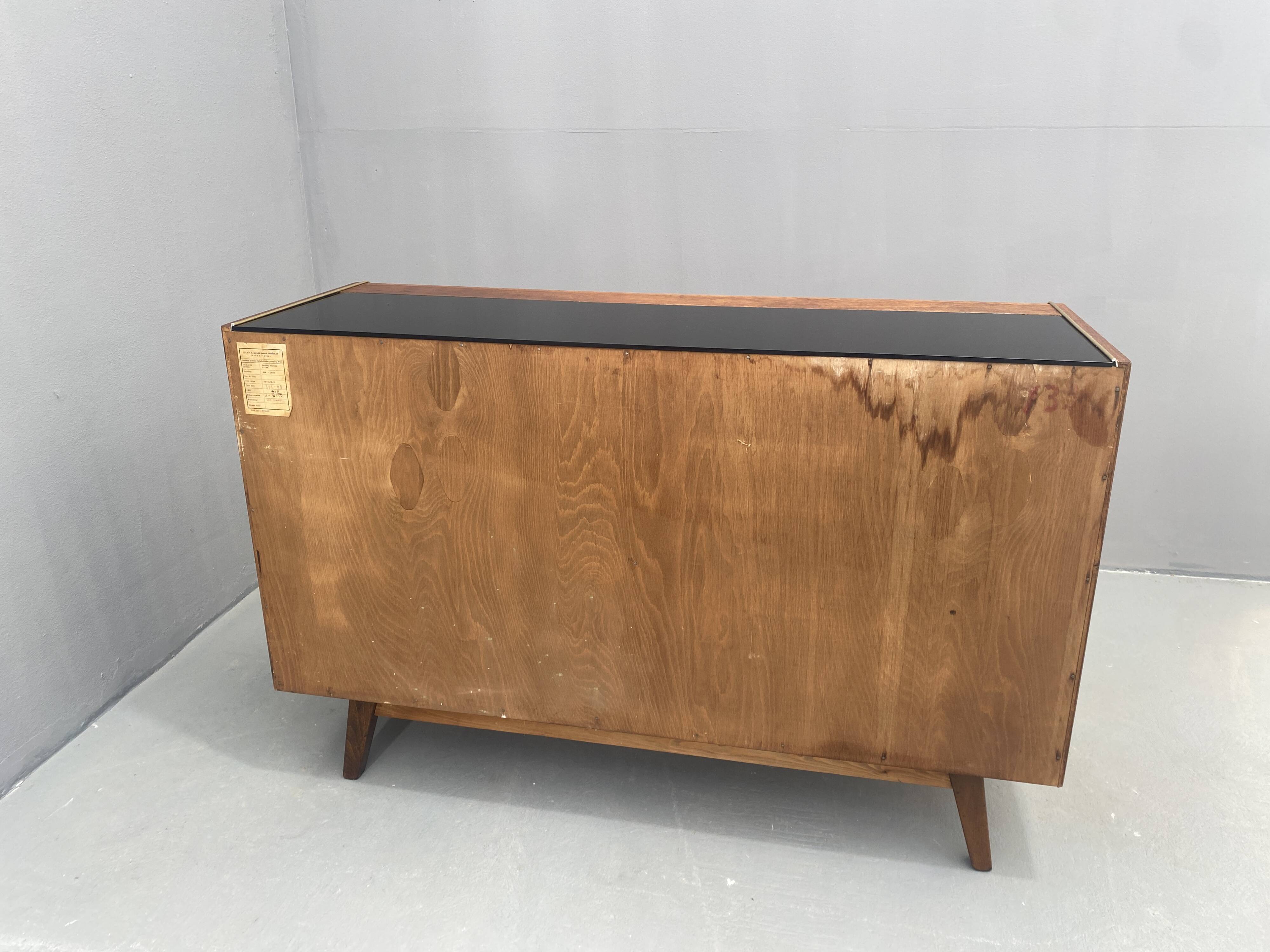 Buffet Jitona en verre opaxite, années 1960