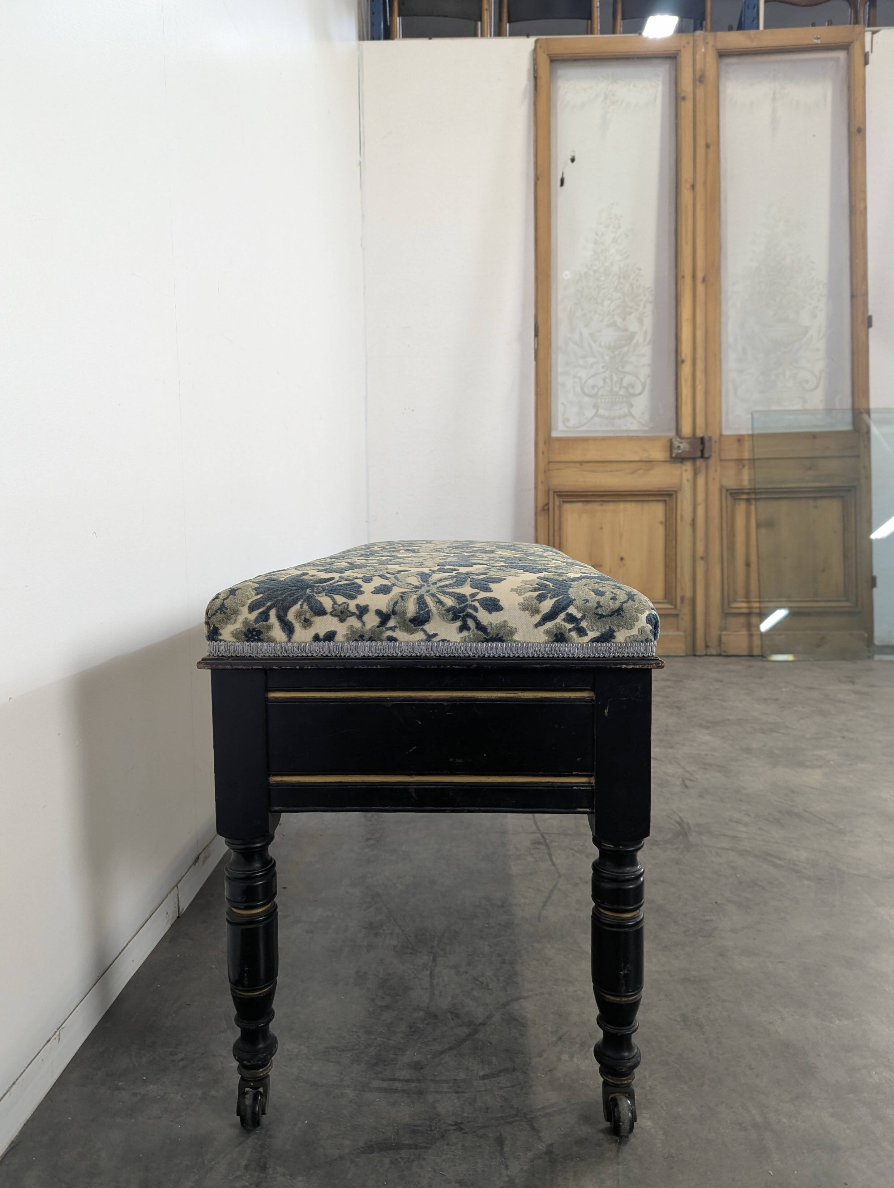 Blackened wood storage bench in the Napoleon III style