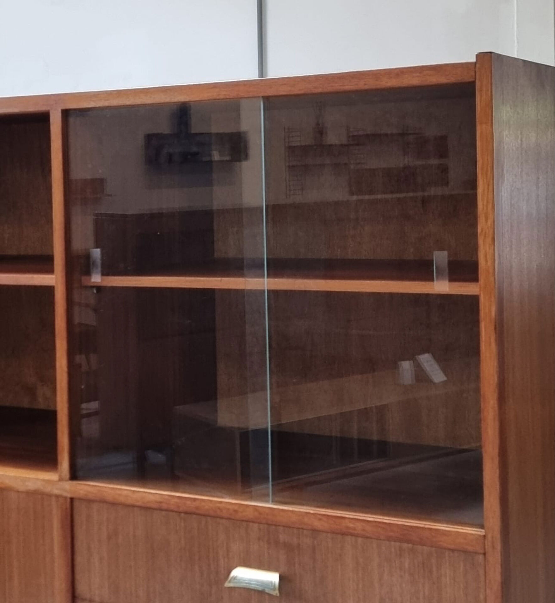 Highboard du milieu du siècle
