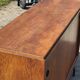 Enfilade vintage des années 50 en chêne doré 2 portes coulissantes pieds tubes métalliques