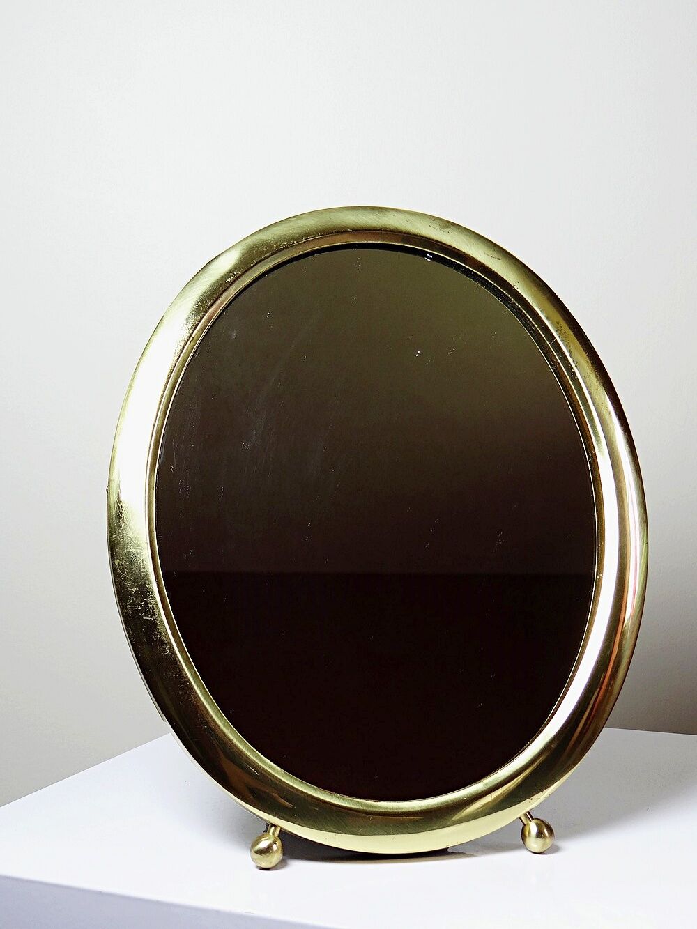Miroir à poser ovale cadre en métal doré vintage années 50-60